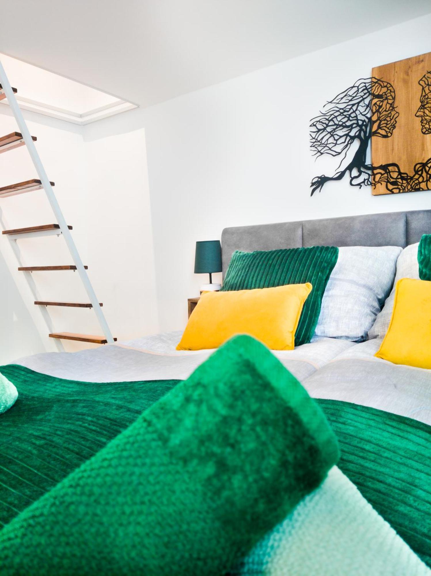 Apartment Cuddle Corner *